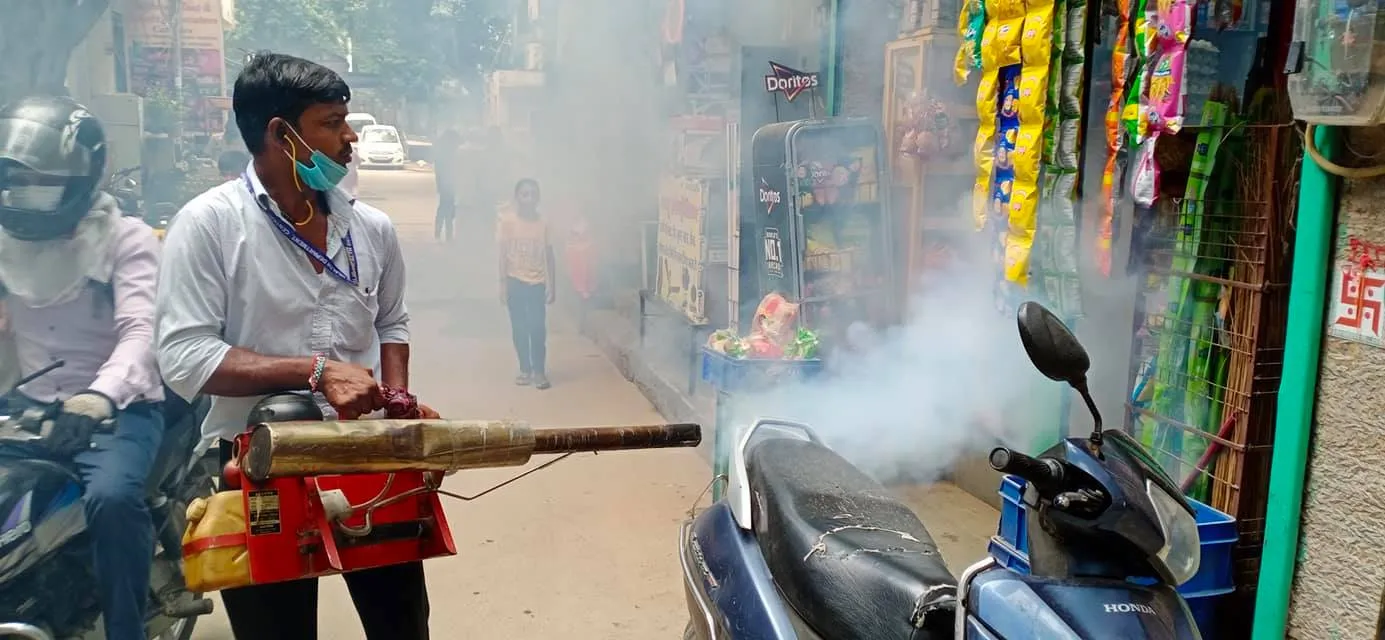 सनलाइट कॉलोनी नं 1 में एंटी मलेरिया फॉगिंग — तस्वीर 7 में से 19