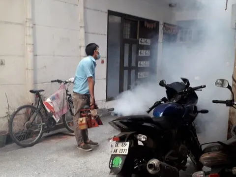 सिद्धार्थ बस्ती में एंटी मलेरिया फॉगिंग — 2