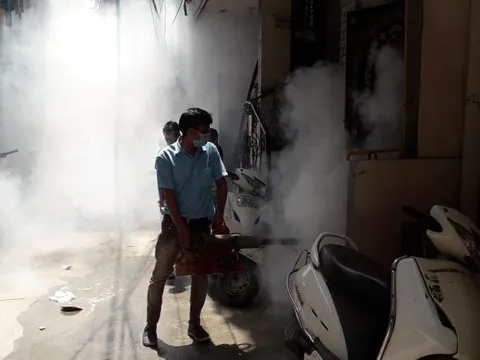 सिद्धार्थ बस्ती में एंटी मलेरिया फॉगिंग — 3
