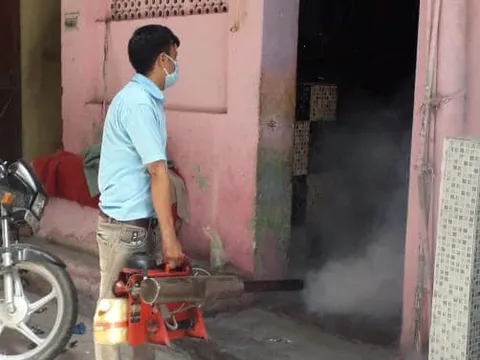 सिद्धार्थ बस्ती में एंटी मलेरिया फॉगिंग — 4