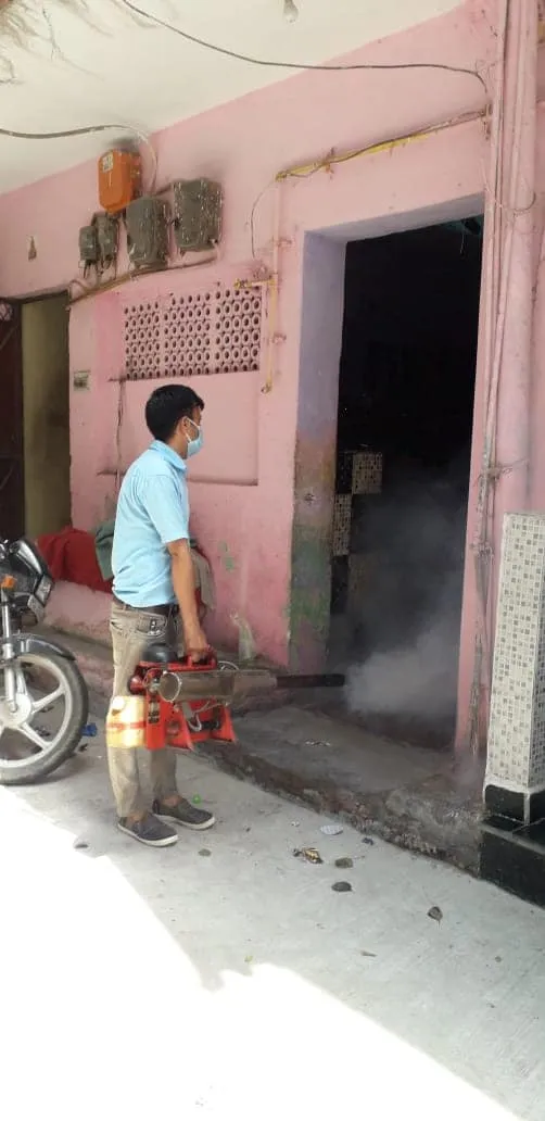 सिद्धार्थ बस्ती में एंटी मलेरिया फॉगिंग — तस्वीर 4 में से 12