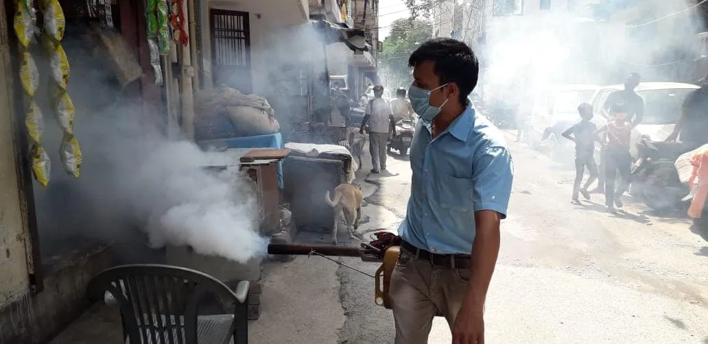 सिद्धार्थ बस्ती में एंटी मलेरिया फॉगिंग — तस्वीर 7 में से 12