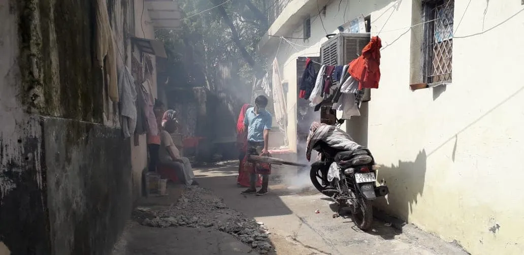 सिद्धार्थ बस्ती में एंटी मलेरिया फॉगिंग — तस्वीर 8 में से 12