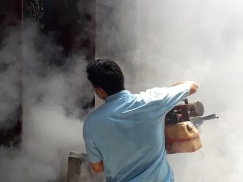 सिद्धार्थ बस्ती में एंटी मलेरिया फॉगिंग — 11