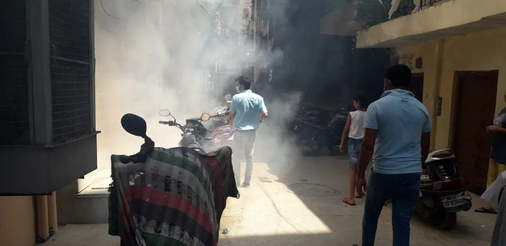 सिद्धार्थ बस्ती में एंटी मलेरिया फॉगिंग — तस्वीर 12 में से 12