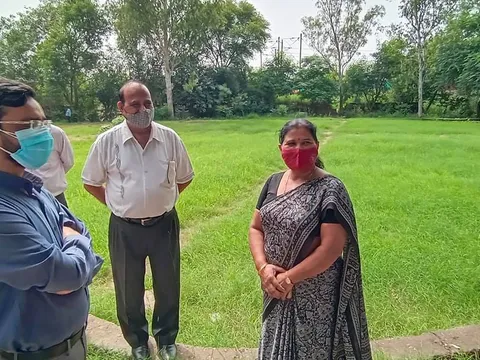 पॉकेट सी गेट नं 06 पार्क का उपायुक्त संग सर्वे