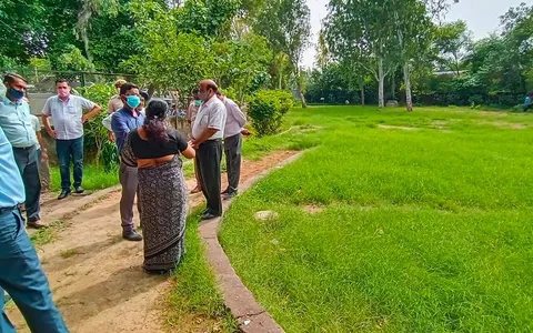 पॉकेट सी गेट नं 06 पार्क का उपायुक्त संग सर्वे