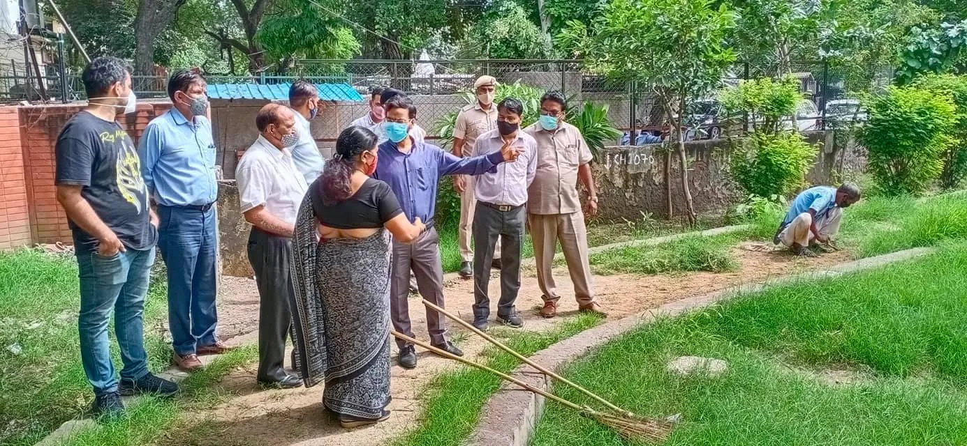 पॉकेट सी गेट नं 06 पार्क का उपायुक्त संग सर्वे — तस्वीर 3 में से 6