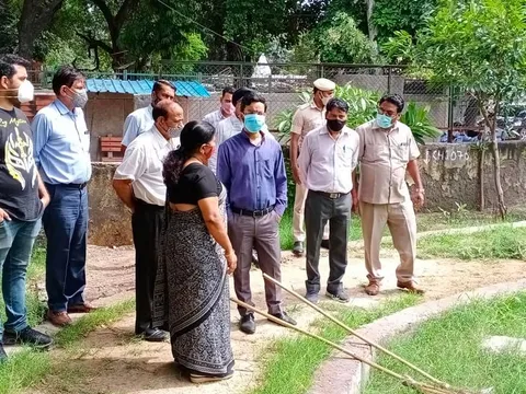 पॉकेट सी गेट नं 06 पार्क का उपायुक्त संग सर्वे — 4