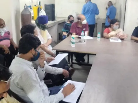 सिद्धार्थ एक्सटेंशन पॉकेट बी का आरडब्ल्यूए संग निरीक्षण — 17