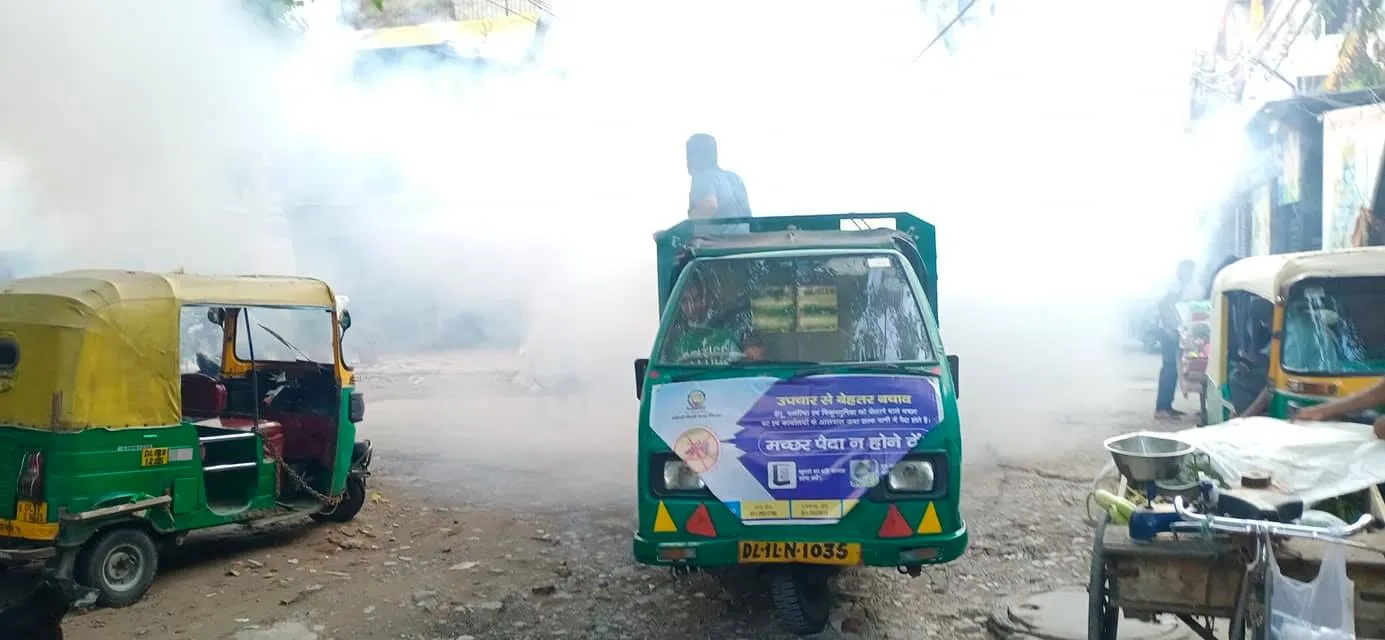 वार्ड 143 में फॉगिंग मशीन चलवाई गई — तस्वीर 3 में से 29