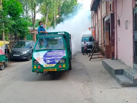 वार्ड 143 में फॉगिंग मशीन चलवाई गई — 7
