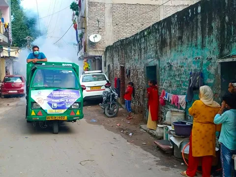 वार्ड 143 में फॉगिंग मशीन चलवाई गई — 9