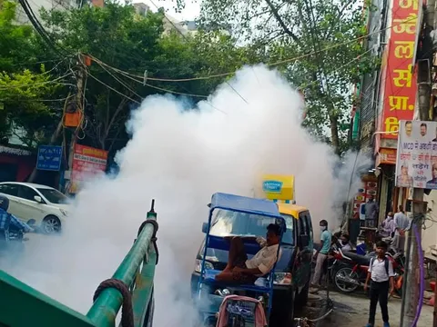 वार्ड 143 में फॉगिंग मशीन चलवाई गई — 10