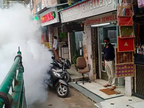 वार्ड 143 में फॉगिंग मशीन चलवाई गई — 15