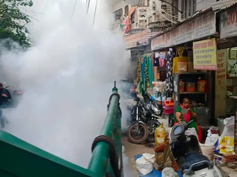 वार्ड 143 में फॉगिंग मशीन चलवाई गई — 16
