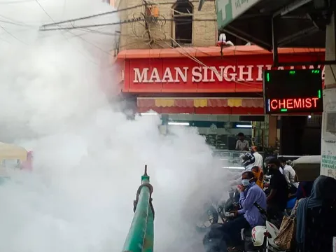वार्ड 143 में फॉगिंग मशीन चलवाई गई — 18
