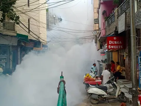 वार्ड 143 में फॉगिंग मशीन चलवाई गई — 19