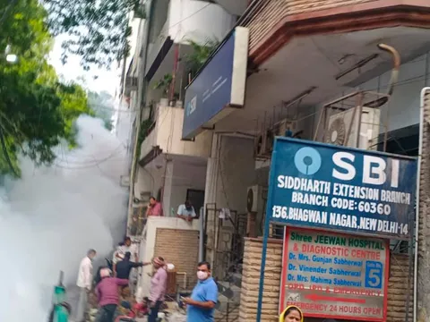 वार्ड 143 में फॉगिंग मशीन चलवाई गई — 20