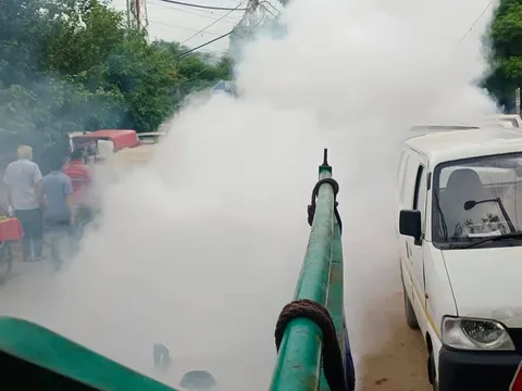 वार्ड 143 में फॉगिंग मशीन चलवाई गई — 22