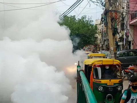 वार्ड 143 में फॉगिंग मशीन चलवाई गई — 23