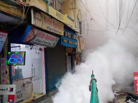 वार्ड 143 में फॉगिंग मशीन चलवाई गई — 25