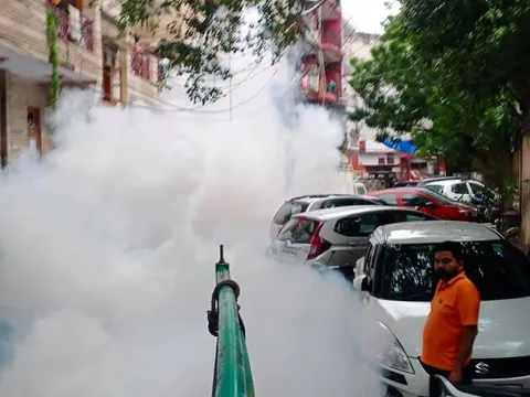 वार्ड 143 में फॉगिंग मशीन चलवाई गई — 28