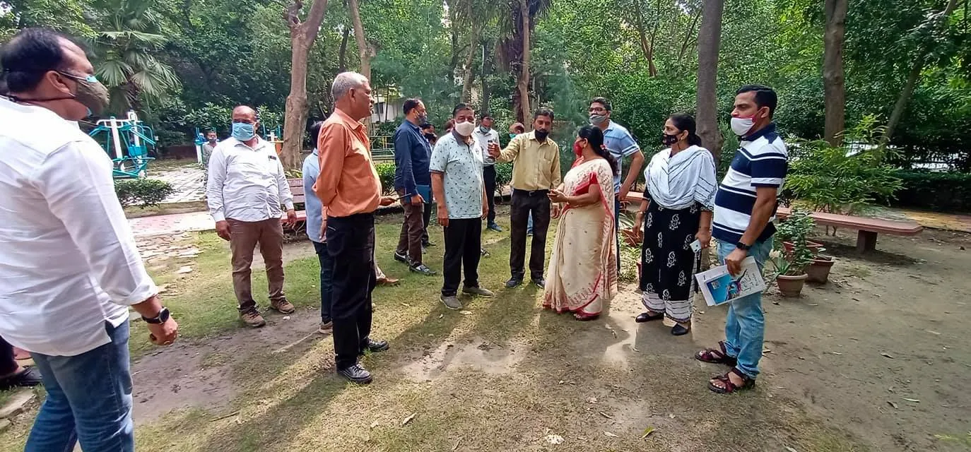 सिद्धार्थ एक्सटेंशन पॉकेट C में पार्षद का निरीक्षण दौरा — तस्वीर 8 में से 15