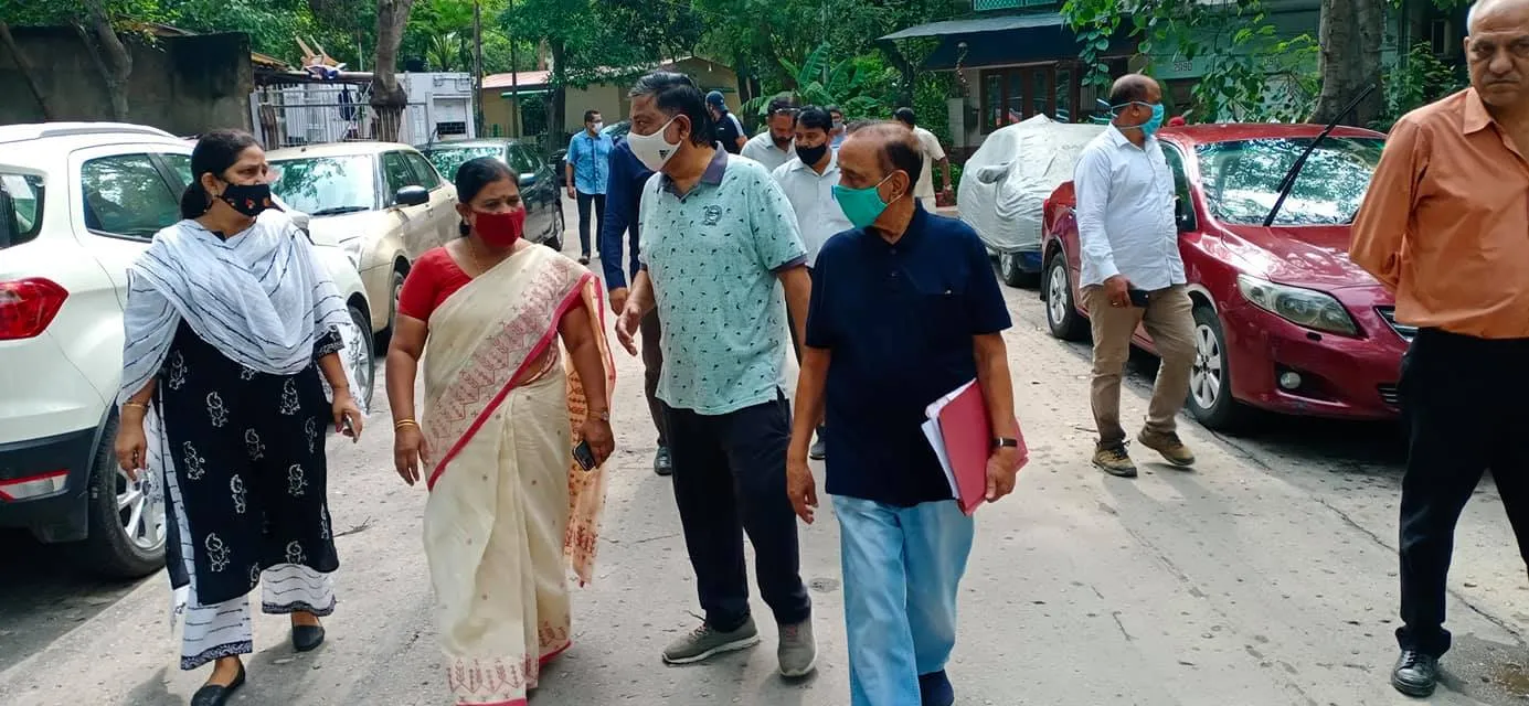 सिद्धार्थ एक्सटेंशन पॉकेट C में पार्षद का निरीक्षण दौरा — तस्वीर 9 में से 15