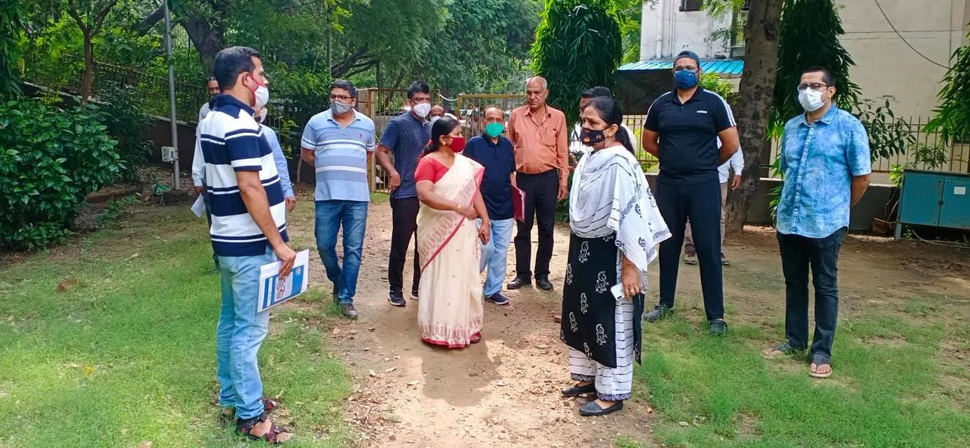 सिद्धार्थ एक्सटेंशन पॉकेट C में पार्षद का निरीक्षण दौरा — तस्वीर 11 में से 15