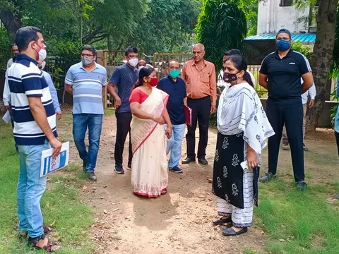 सिद्धार्थ एक्सटेंशन पॉकेट C में पार्षद का निरीक्षण दौरा — 11