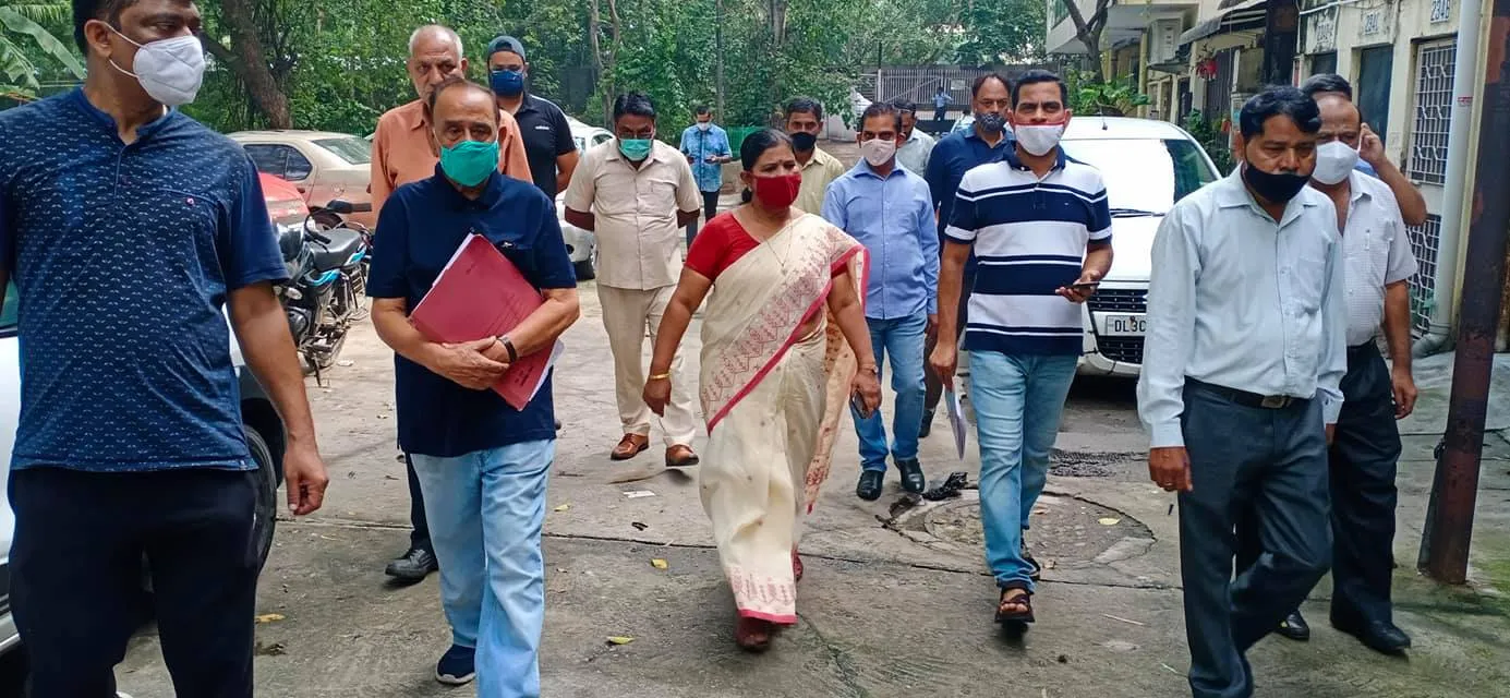 सिद्धार्थ एक्सटेंशन पॉकेट C में पार्षद का निरीक्षण दौरा — तस्वीर 12 में से 15