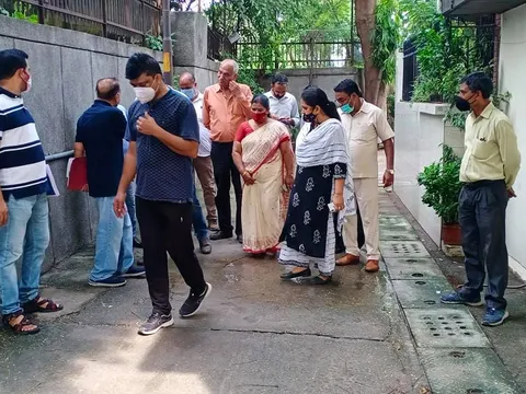 सिद्धार्थ एक्सटेंशन पॉकेट C में पार्षद का निरीक्षण दौरा — 13