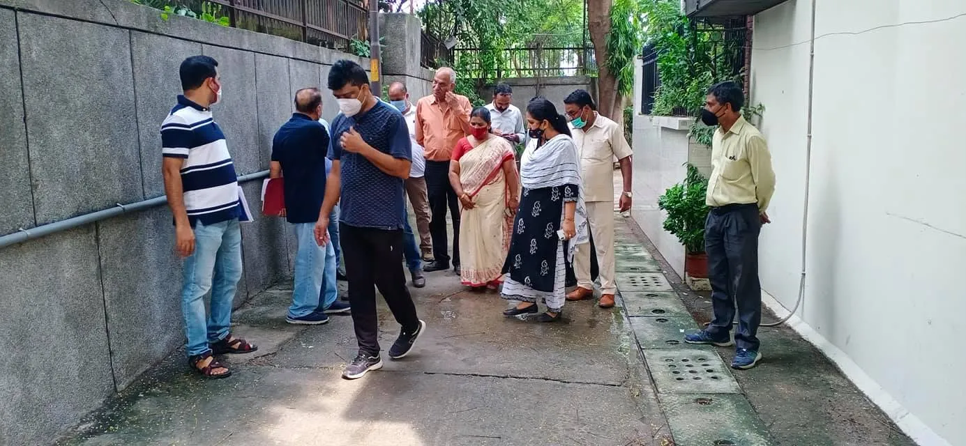 सिद्धार्थ एक्सटेंशन पॉकेट C में पार्षद का निरीक्षण दौरा — तस्वीर 13 में से 15