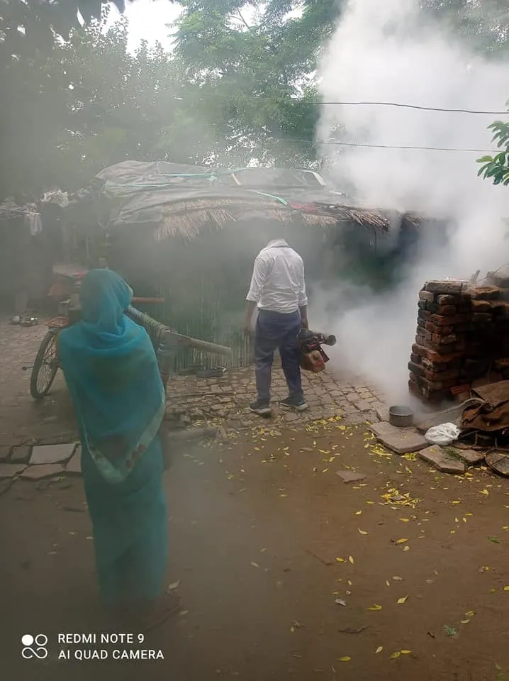 मूलचंद बस्ती और बेला गांव राजघाट में एंटी मलेरिया फॉगिंग — तस्वीर 7 में से 9