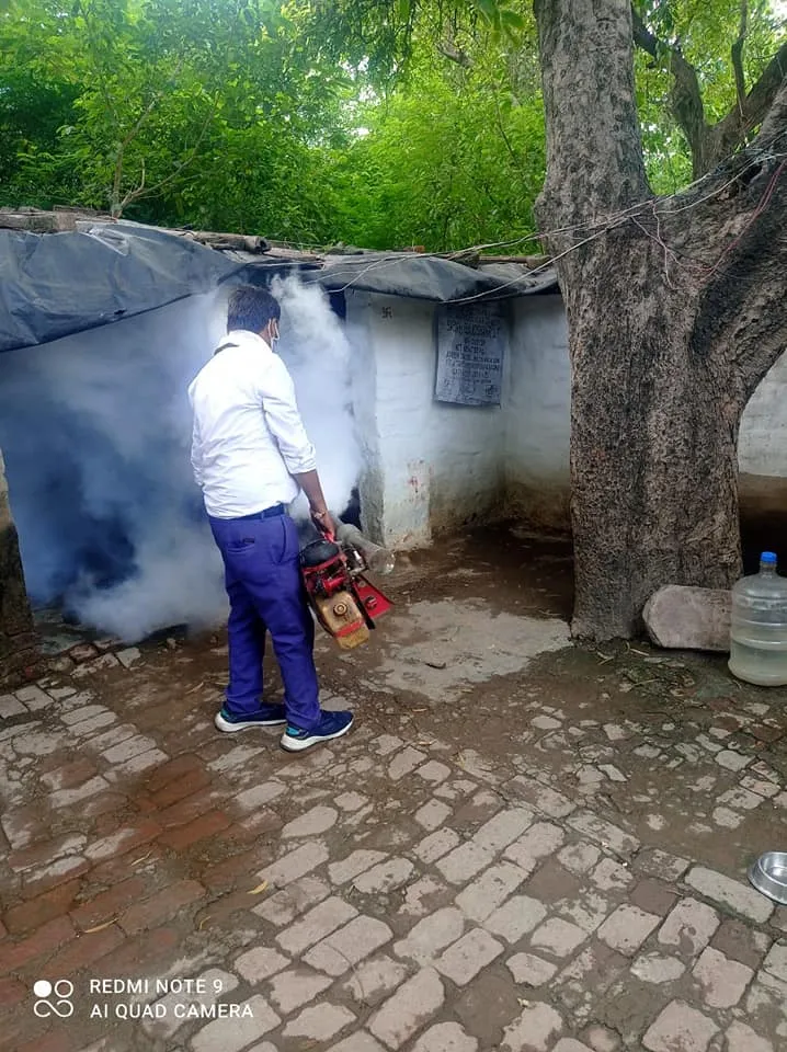 मूलचंद बस्ती और बेला गांव राजघाट में एंटी मलेरिया फॉगिंग — तस्वीर 8 में से 9