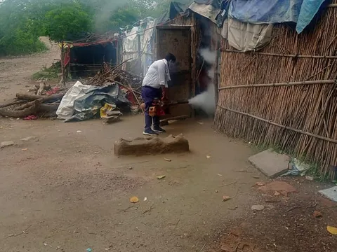 मूलचंद बस्ती और बेला गांव राजघाट में एंटी मलेरिया फॉगिंग — 9