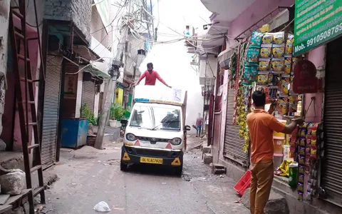 सराय काले खां, रेलवे लाइन रोड और नगलि रजापुर में एंटी मलेरिया फॉगिंग