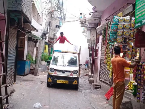 सराय काले खां, रेलवे लाइन रोड और नगलि रजापुर में एंटी मलेरिया फॉगिंग