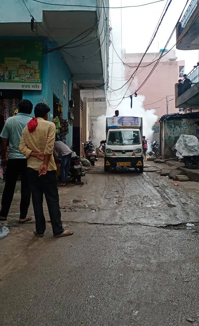 सराय काले खां, रेलवे लाइन रोड और नगलि रजापुर में एंटी मलेरिया फॉगिंग — तस्वीर 3 में से 12