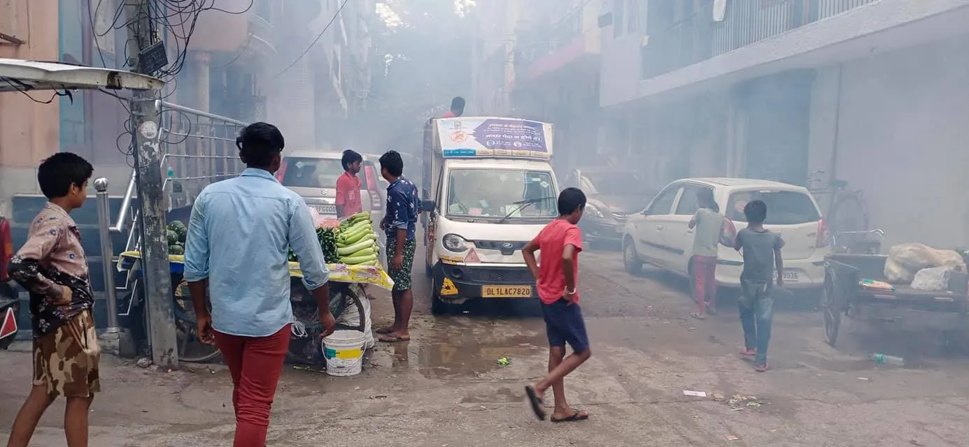 सराय काले खां, रेलवे लाइन रोड और नगलि रजापुर में एंटी मलेरिया फॉगिंग — तस्वीर 9 में से 12