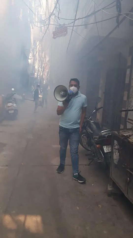 सनलाइट कॉलोनी नं – I की मद्रासी कॉलोनी में एंटी मलेरिया फॉगिंग — तस्वीर 1 में से 5