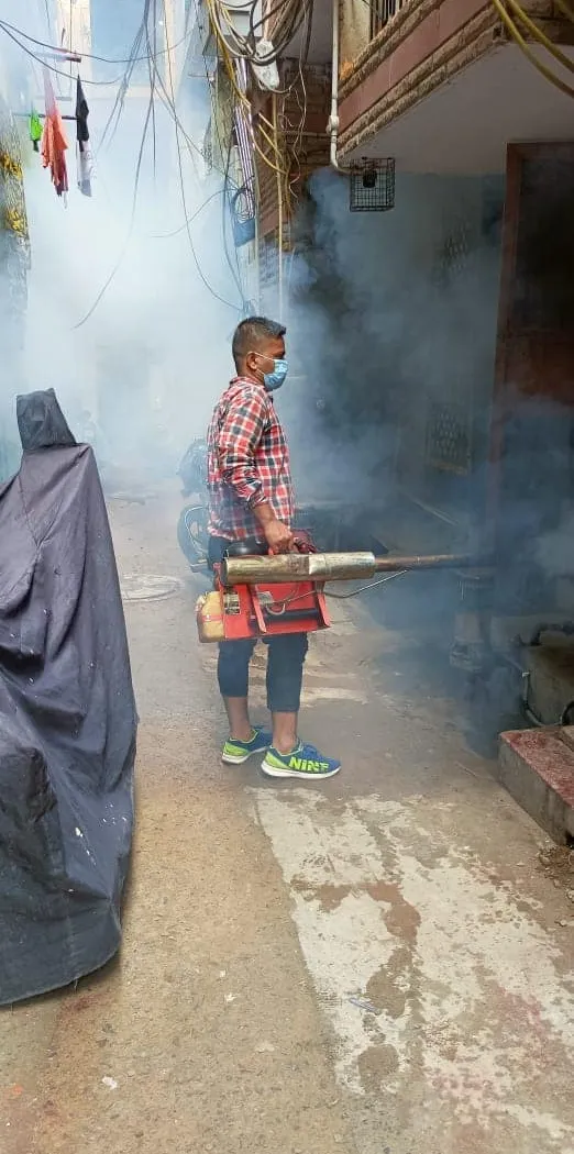 सनलाइट कॉलोनी नं – I की मद्रासी कॉलोनी में एंटी मलेरिया फॉगिंग — तस्वीर 2 में से 5