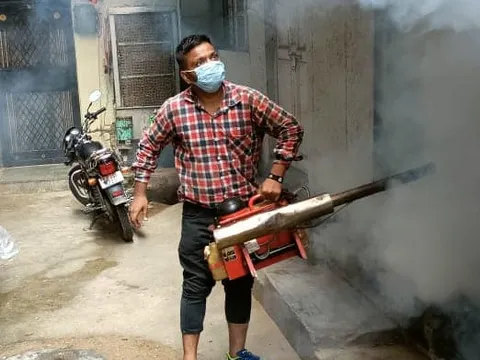 सनलाइट कॉलोनी नं – I की मद्रासी कॉलोनी में एंटी मलेरिया फॉगिंग — 3