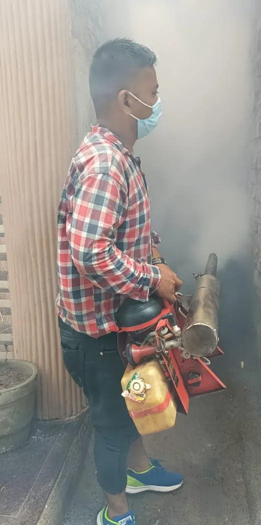 सनलाइट कॉलोनी नं – I की मद्रासी कॉलोनी में एंटी मलेरिया फॉगिंग — तस्वीर 4 में से 5