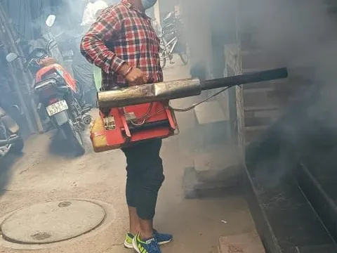 सनलाइट कॉलोनी नं – I की मद्रासी कॉलोनी में एंटी मलेरिया फॉगिंग — 5