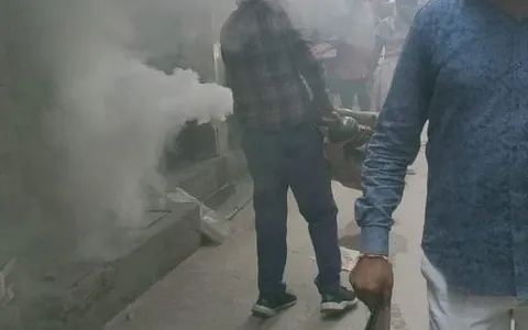नगलि रजापुर एवम् नगलि एमसीडी स्कूल में एंटी मलेरिया फॉगिंग