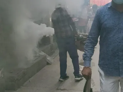 नगलि रजापुर एवम् नगलि एमसीडी स्कूल में एंटी मलेरिया फॉगिंग