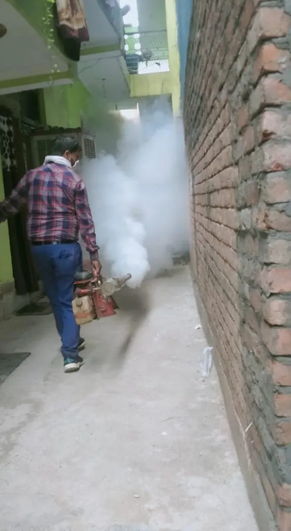 नगलि रजापुर एवम् नगलि एमसीडी स्कूल में एंटी मलेरिया फॉगिंग — तस्वीर 2 में से 6