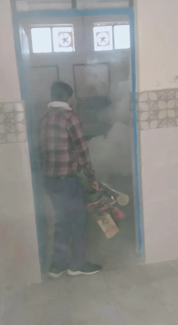 नगलि रजापुर एवम् नगलि एमसीडी स्कूल में एंटी मलेरिया फॉगिंग — तस्वीर 3 में से 6